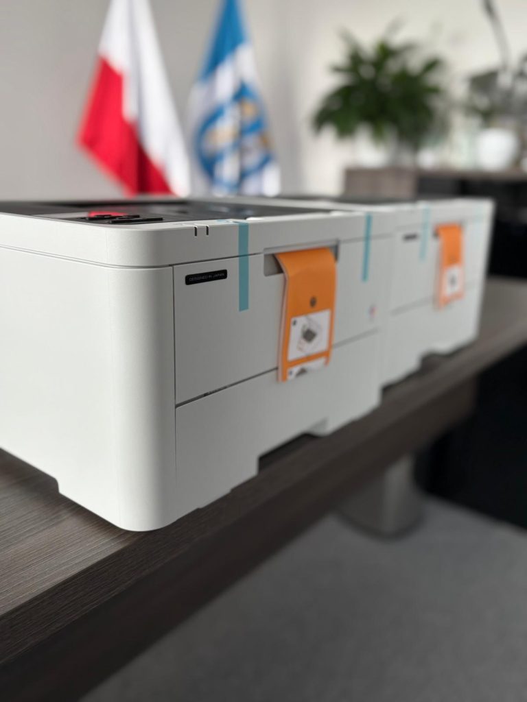 Przekazanie sprzętu komputerowego dla KPP Pajęczno