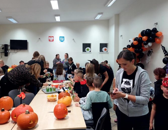 Warsztaty z wykonywania dyń na Halloween – Biblioteka w Kodraniu