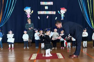 Relacja z pasowania na przedszkolaka w szkole w Rząśni