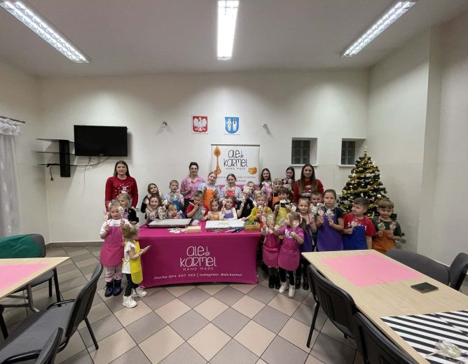 Bożonarodzeniowe warsztaty lizakowe – Biblioteka w Kodraniu
