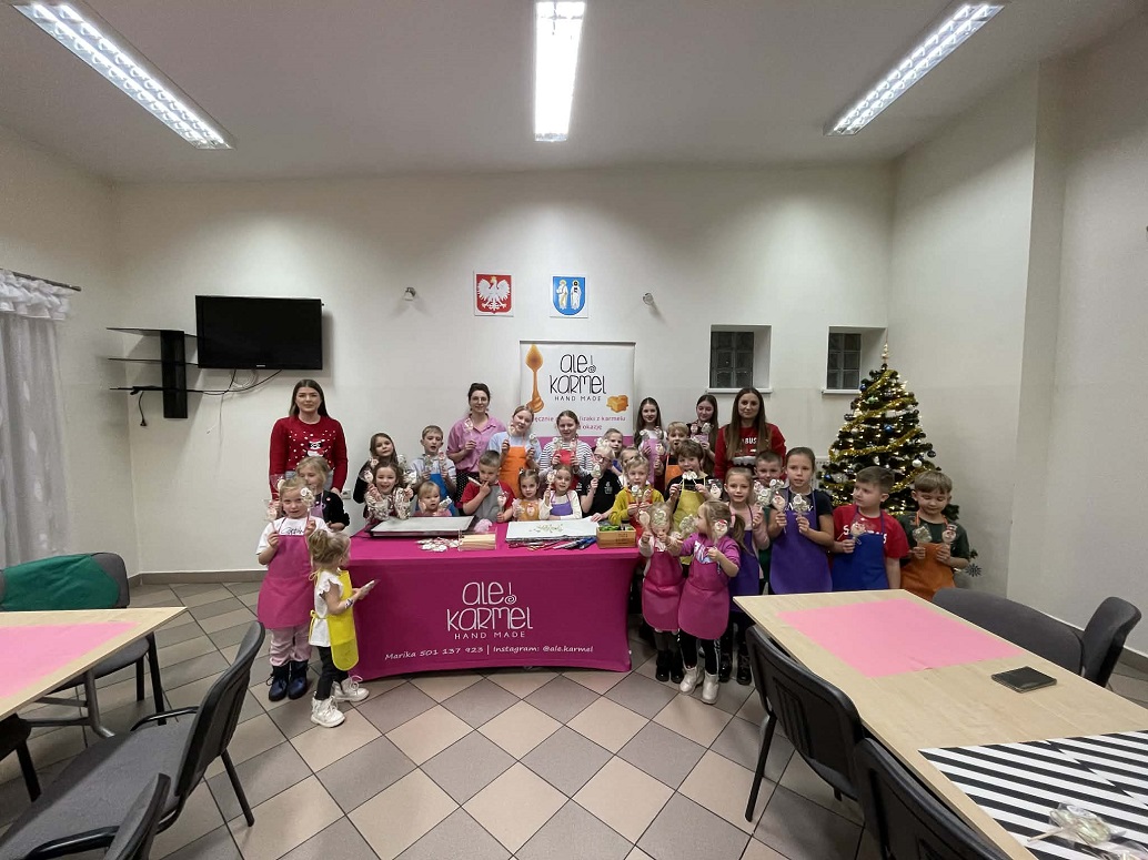 Bożonarodzeniowe warsztaty lizakowe - Biblioteka w Kodraniu