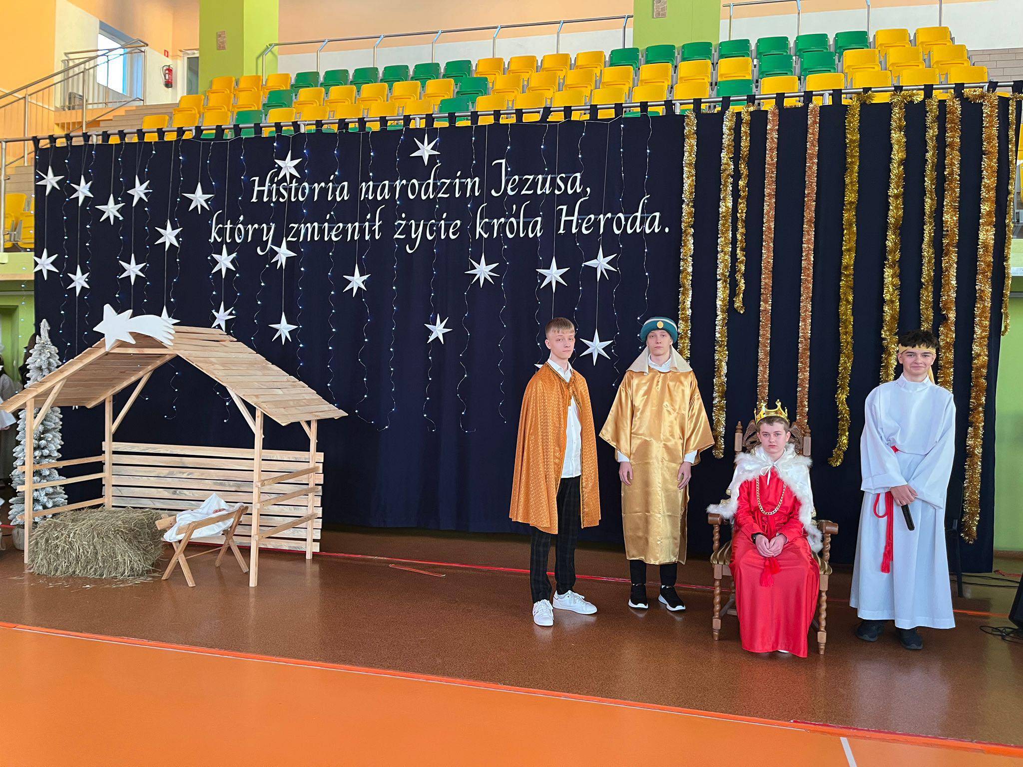 Jasełka i Wigilia w szkole i przedszkolu w Rząśni