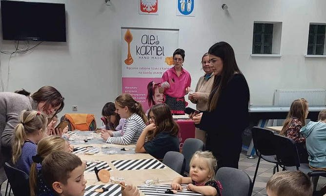 Andrzejkowe warsztaty lizakowe –  Biblioteka w Kodraniu