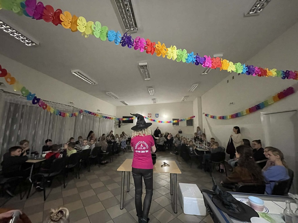 Warsztaty chemiczno-eksperymentalne - Biblioteka w Kodraniu