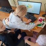 Warsztaty z robotyki i programowania w szkole w Białej