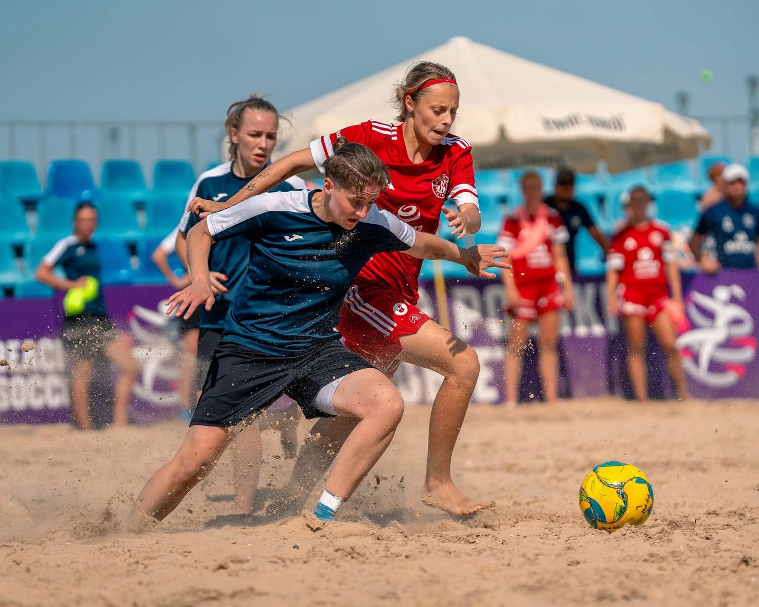Udział zawodniczek Czarnych Rząśnia w rozgrywkach Beach Soccerra