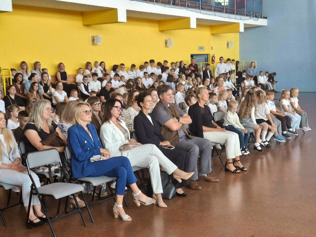 Uroczyste rozpoczęcie roku szkolnego w szkole w Białej