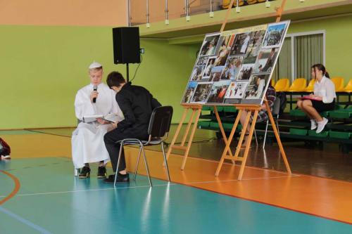 Dzień papieski w Zespole Szkolno - Przedszkolnym w Rząśni